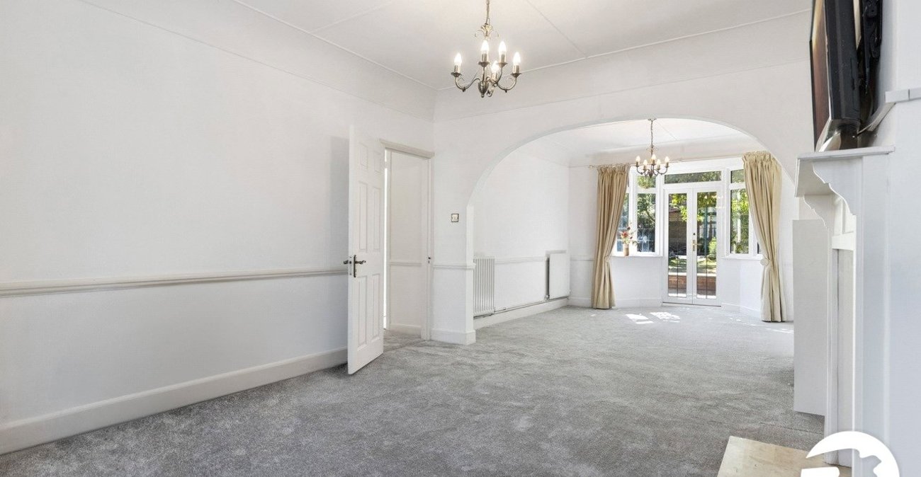 3 bedroom house for sale in London | Robinson Jackson