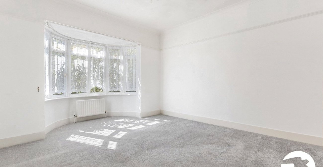 3 bedroom house for sale in London | Robinson Jackson