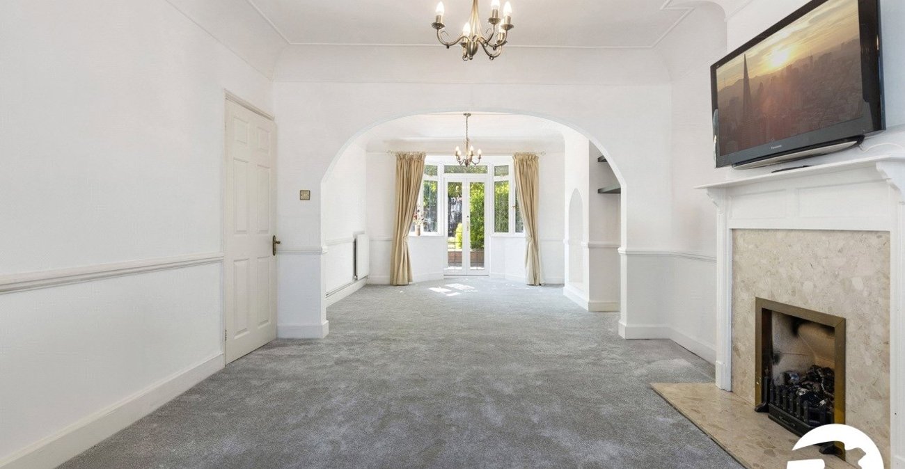 3 bedroom house for sale in London | Robinson Jackson