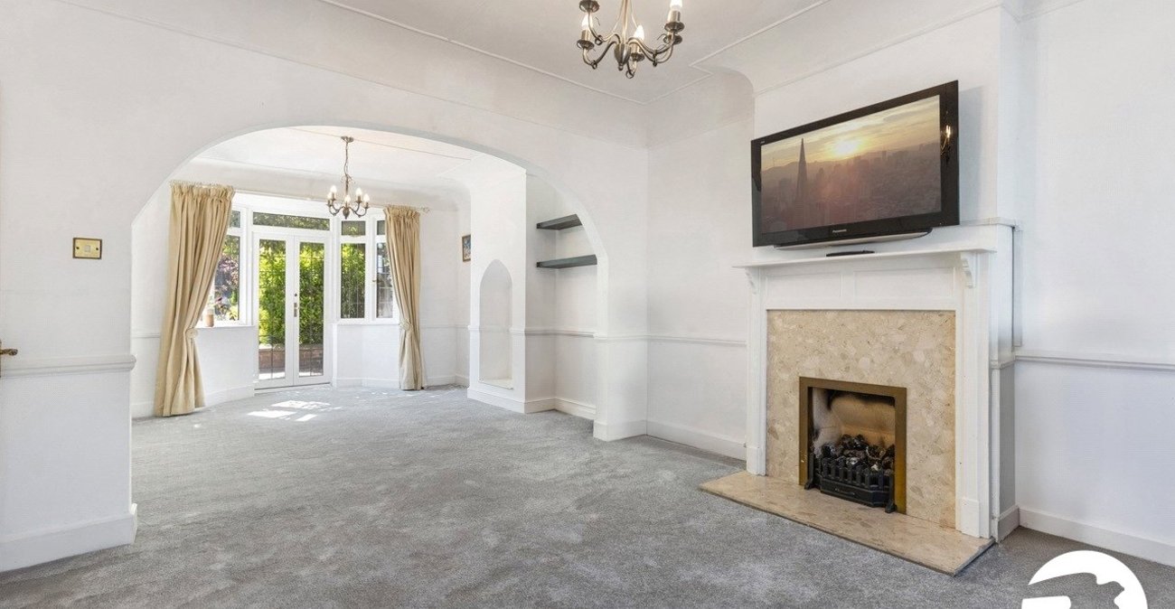 3 bedroom house for sale in London | Robinson Jackson