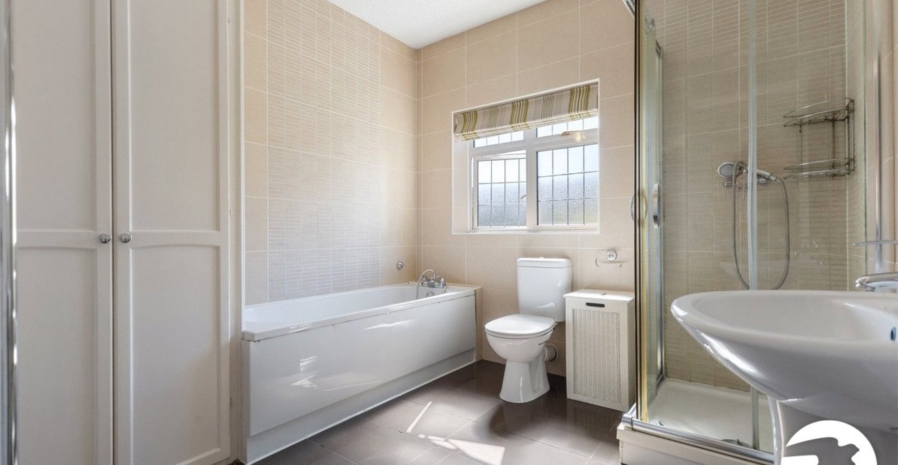 3 bedroom house for sale in London | Robinson Jackson