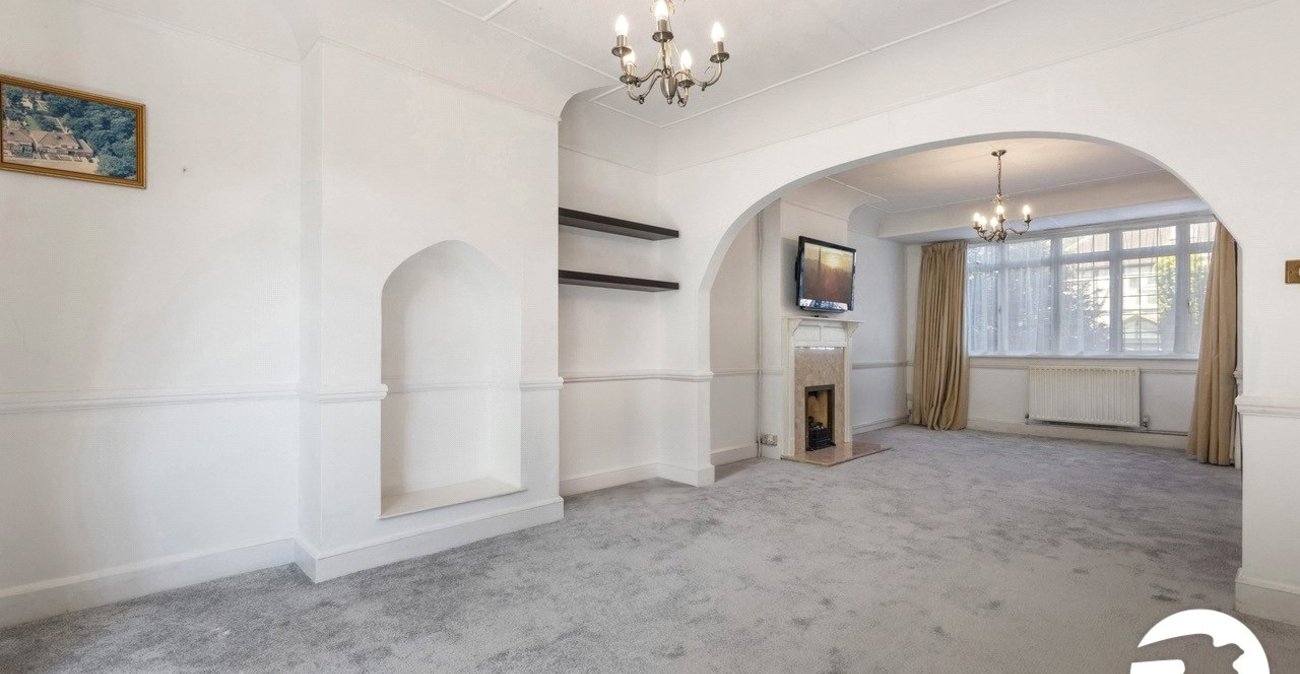 3 bedroom house for sale in London | Robinson Jackson