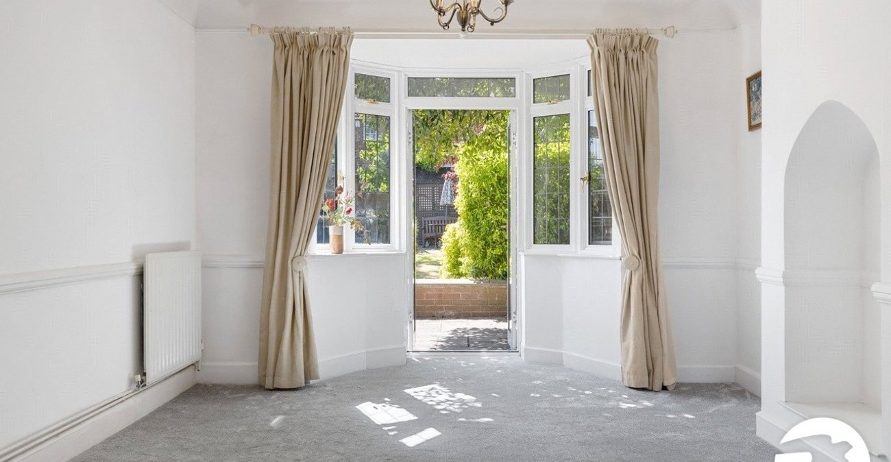 3 bedroom house for sale in London | Robinson Jackson