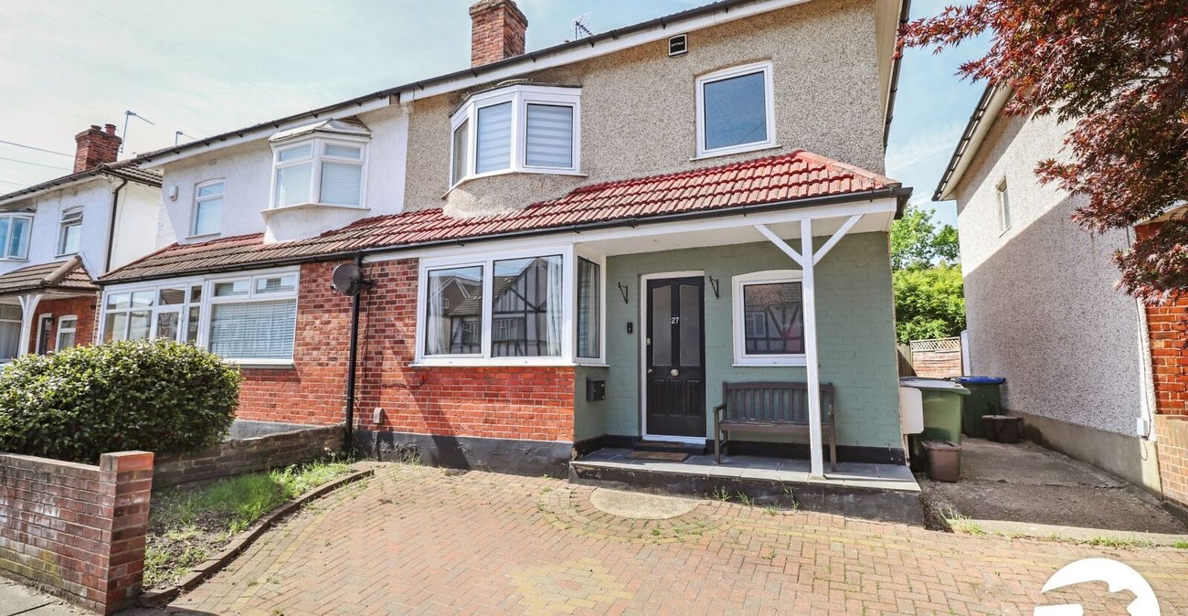 3 bedroom house for sale in London | Robinson Jackson