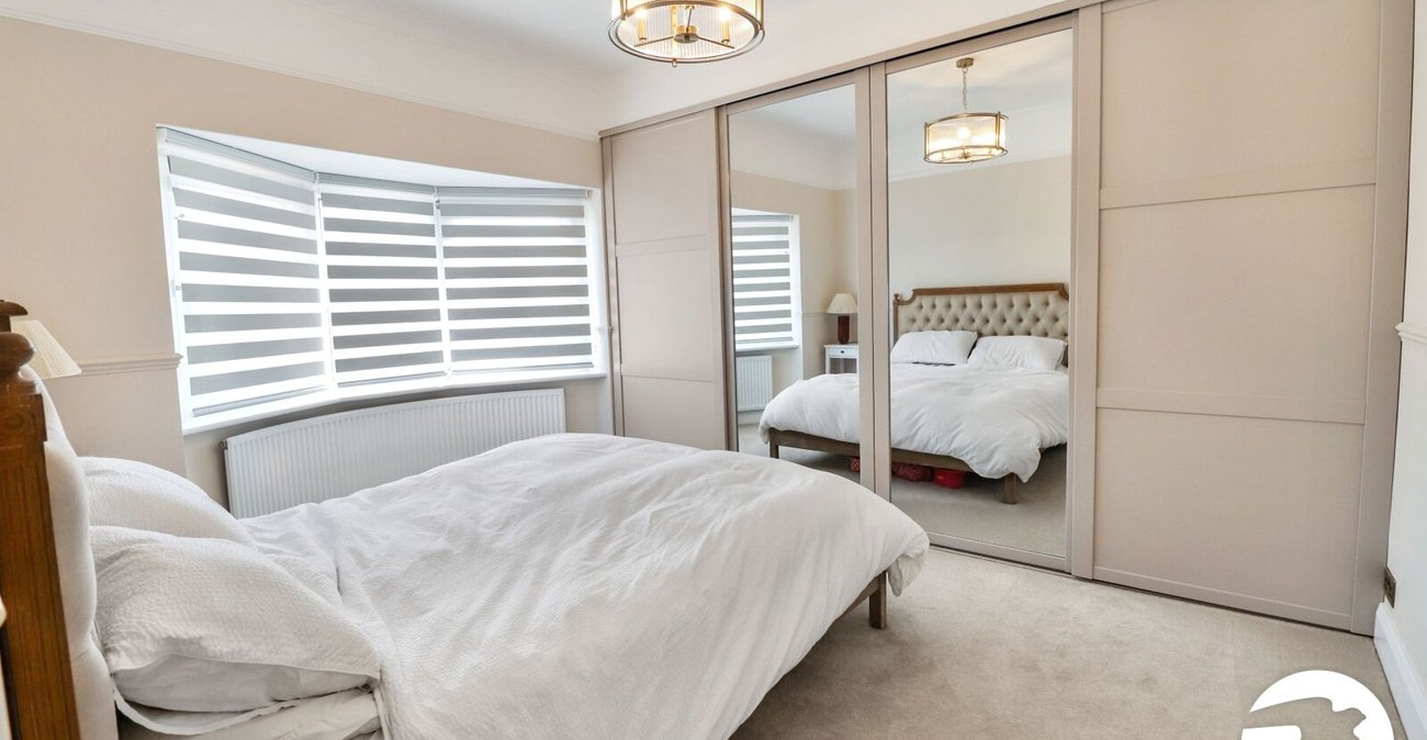3 bedroom house for sale in London | Robinson Jackson