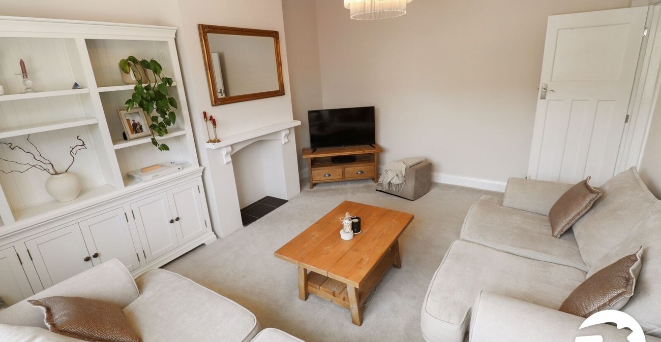 3 bedroom house for sale in London | Robinson Jackson