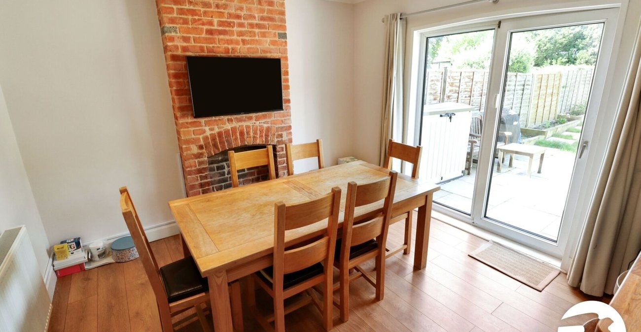 3 bedroom house for sale in London | Robinson Jackson