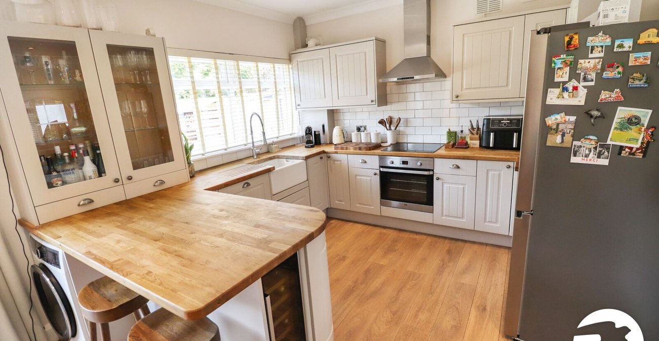 3 bedroom house for sale in London | Robinson Jackson