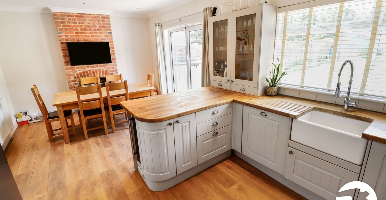 3 bedroom house for sale in London | Robinson Jackson