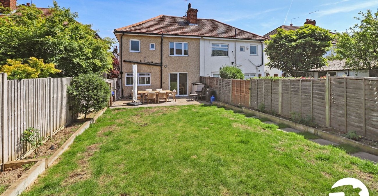 3 bedroom house for sale in London | Robinson Jackson