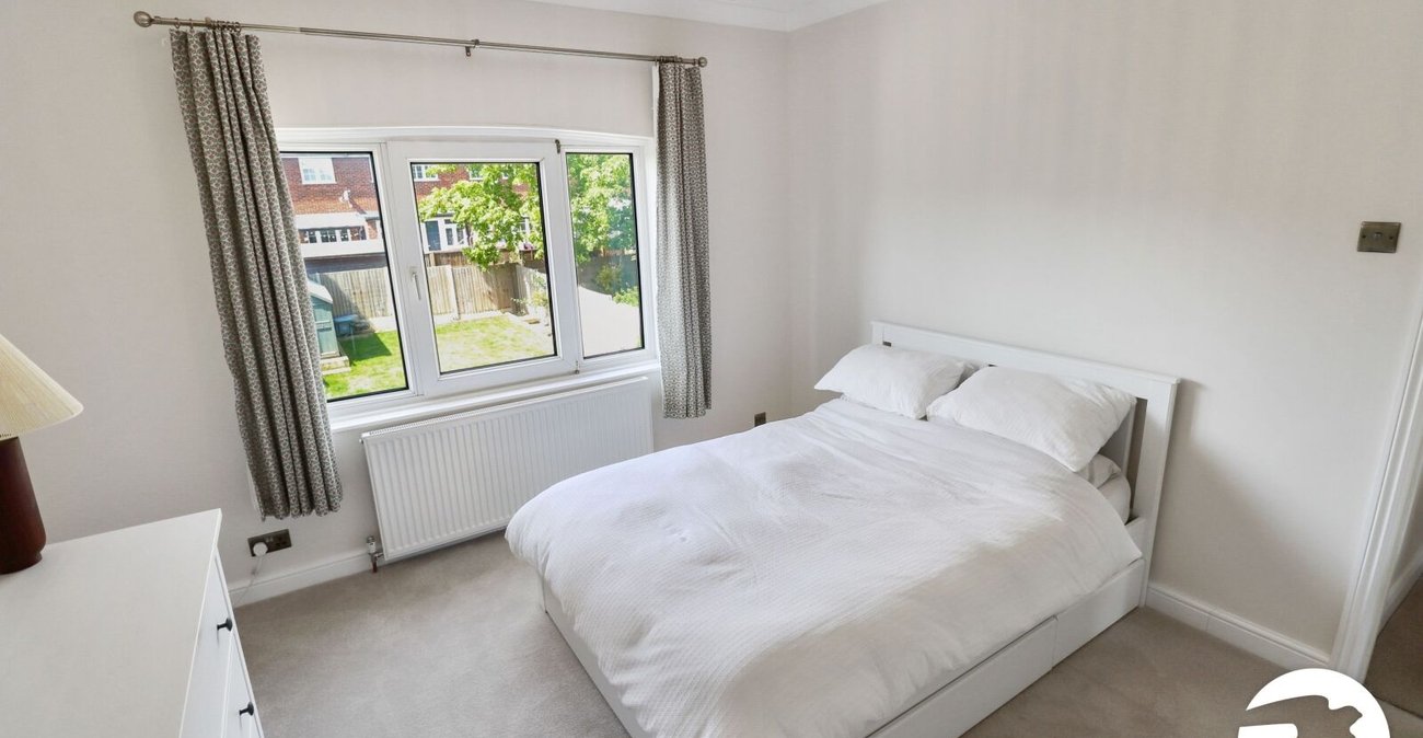 3 bedroom house for sale in London | Robinson Jackson