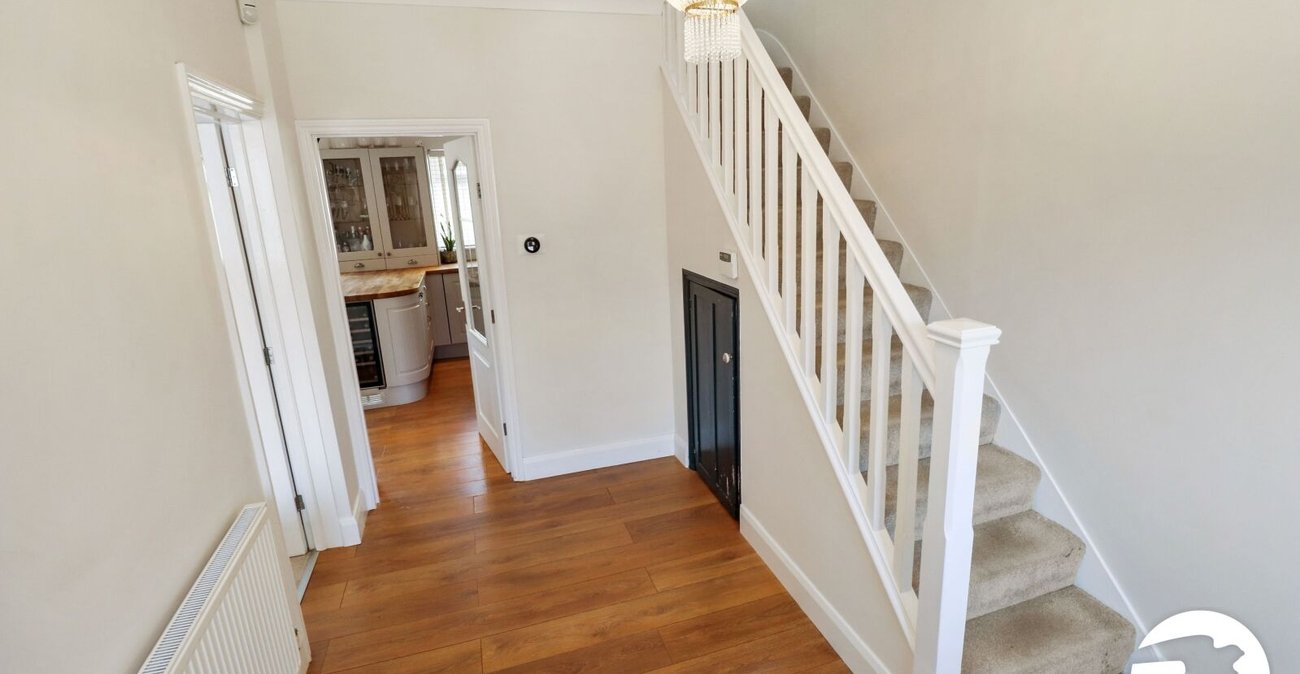 3 bedroom house for sale in London | Robinson Jackson