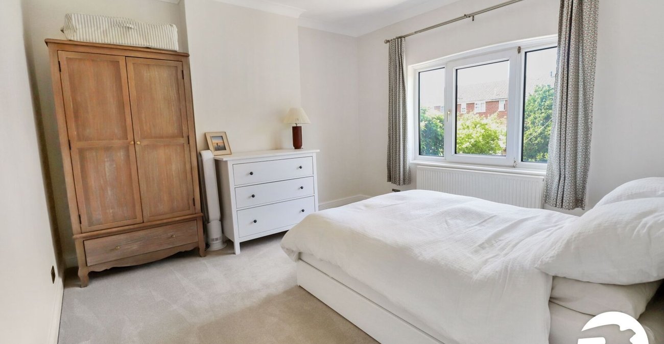 3 bedroom house for sale in London | Robinson Jackson