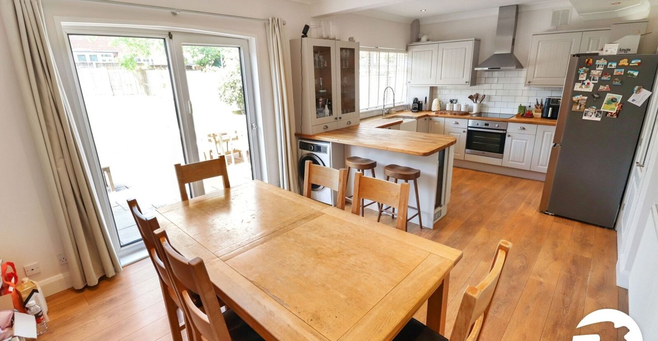 3 bedroom house for sale in London | Robinson Jackson