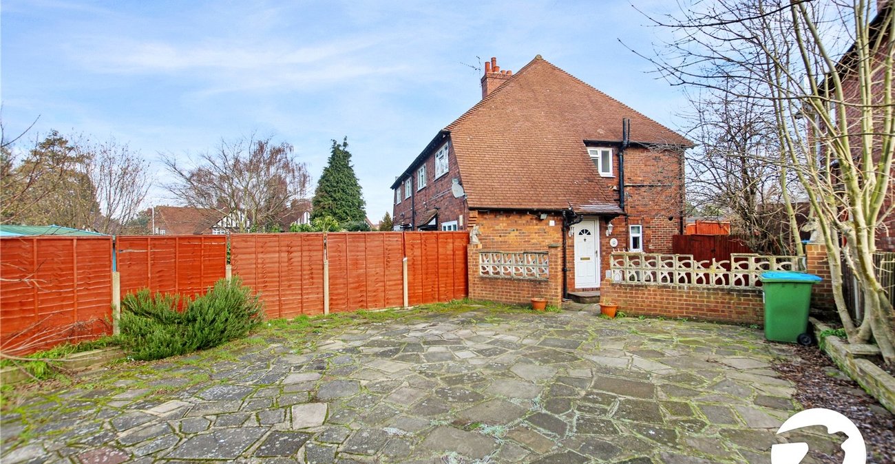 2 bedroom property for sale in London | Robinson Jackson