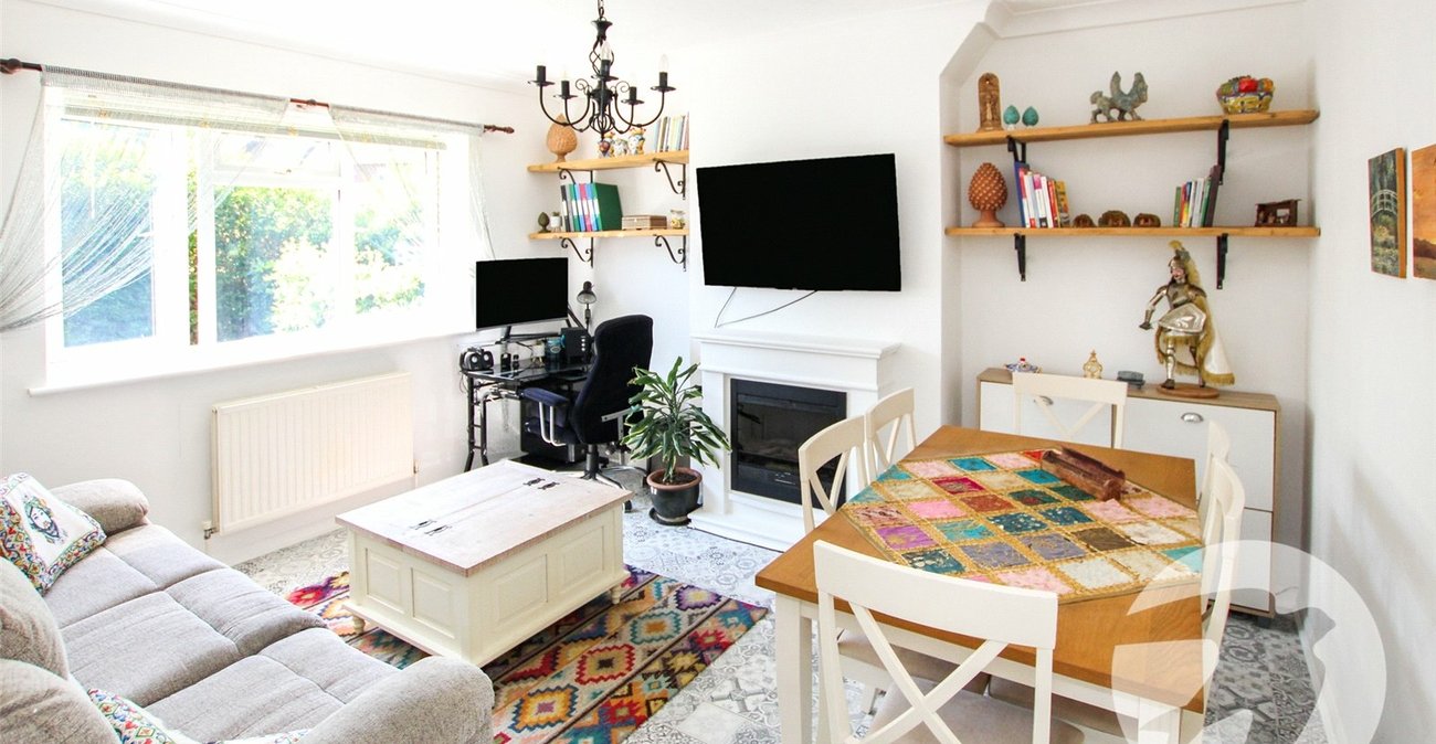 2 bedroom property for sale in London | Robinson Jackson