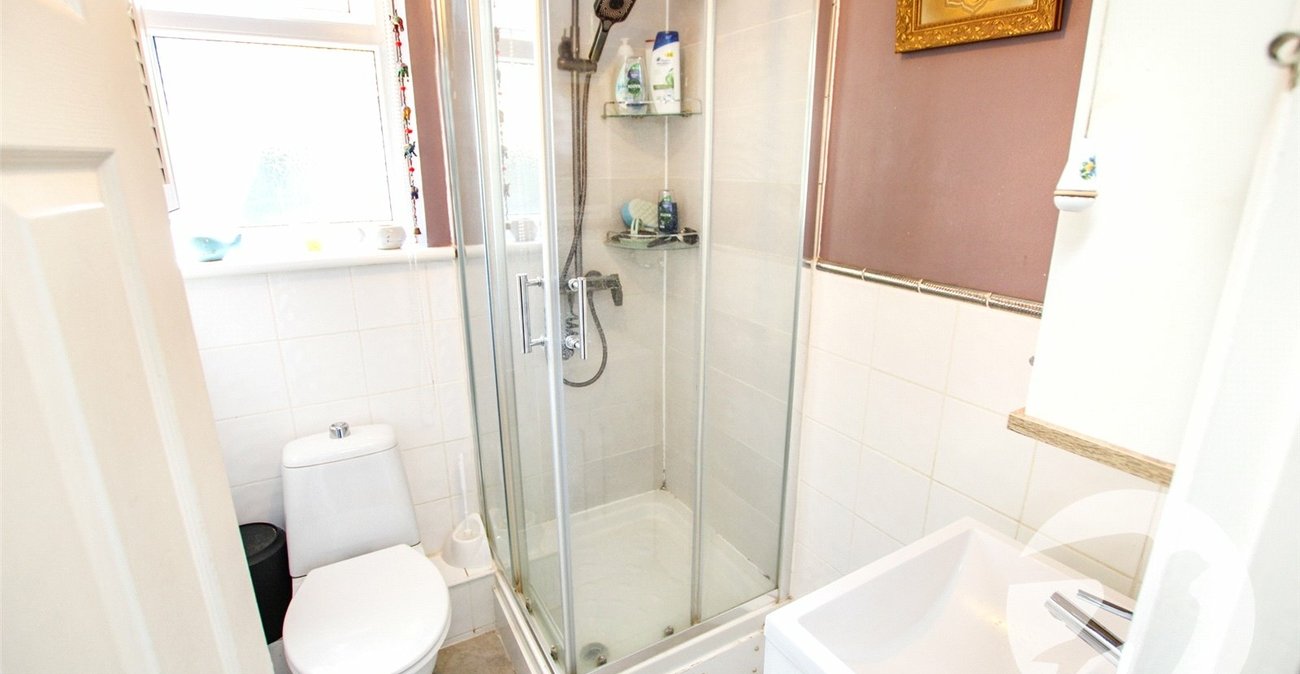 2 bedroom property for sale in London | Robinson Jackson