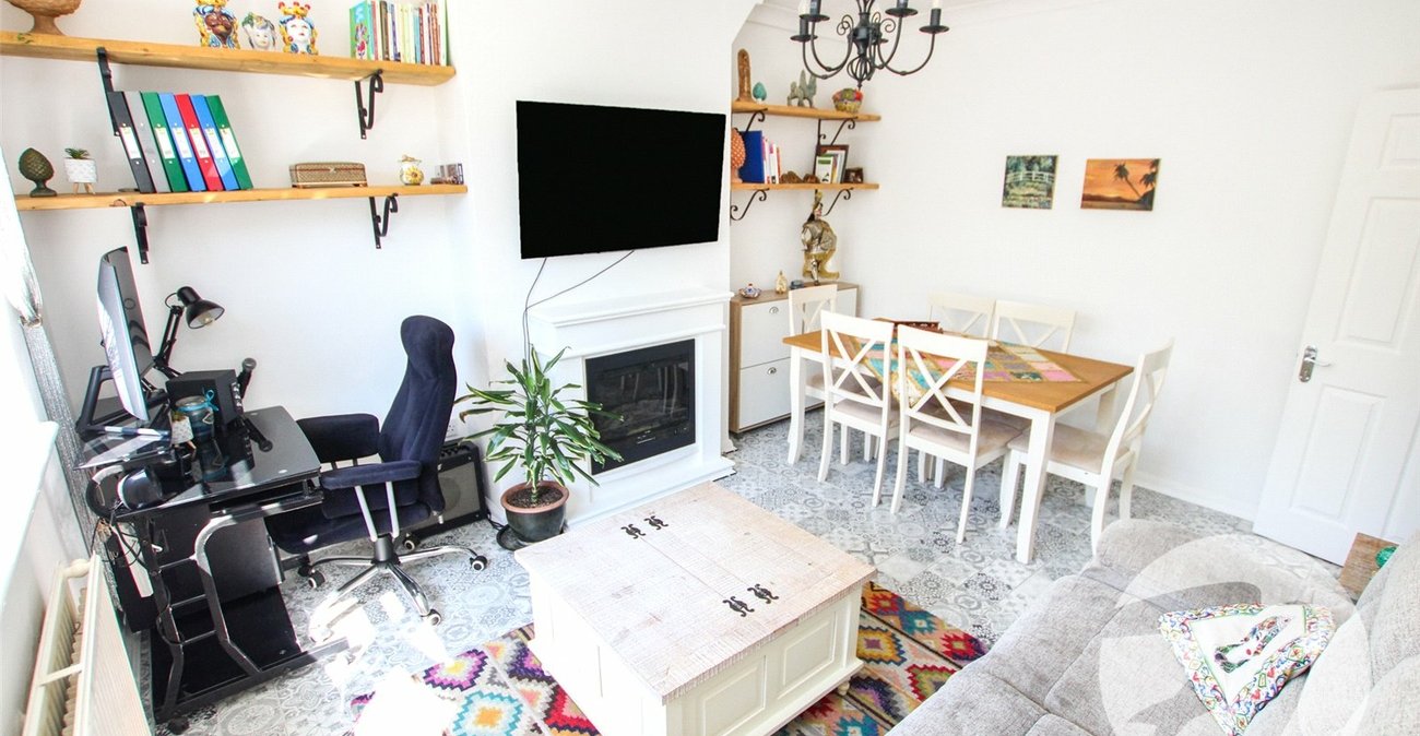 2 bedroom property for sale in London | Robinson Jackson