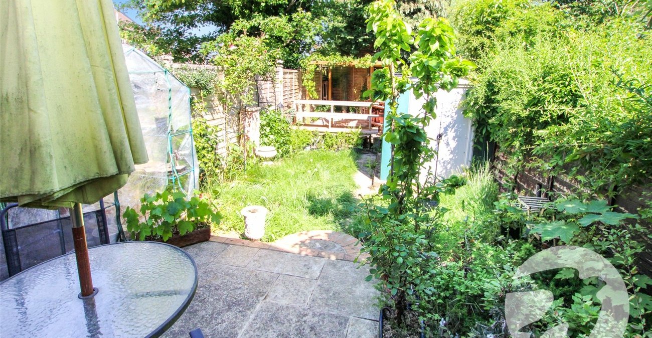 2 bedroom property for sale in London | Robinson Jackson