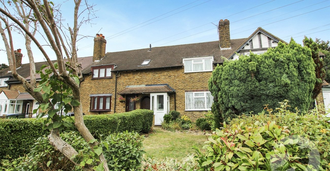 3 bedroom house for sale in London | Robinson Jackson