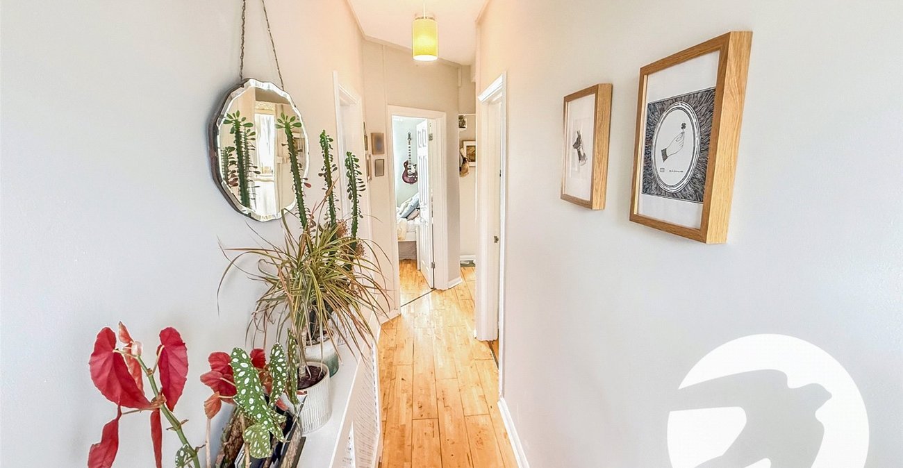 2 bedroom property for sale in London | Robinson Jackson