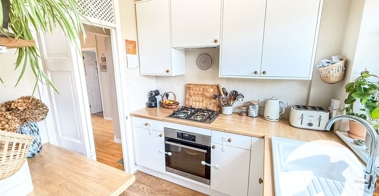 2 bedroom property for sale in London | Robinson Jackson