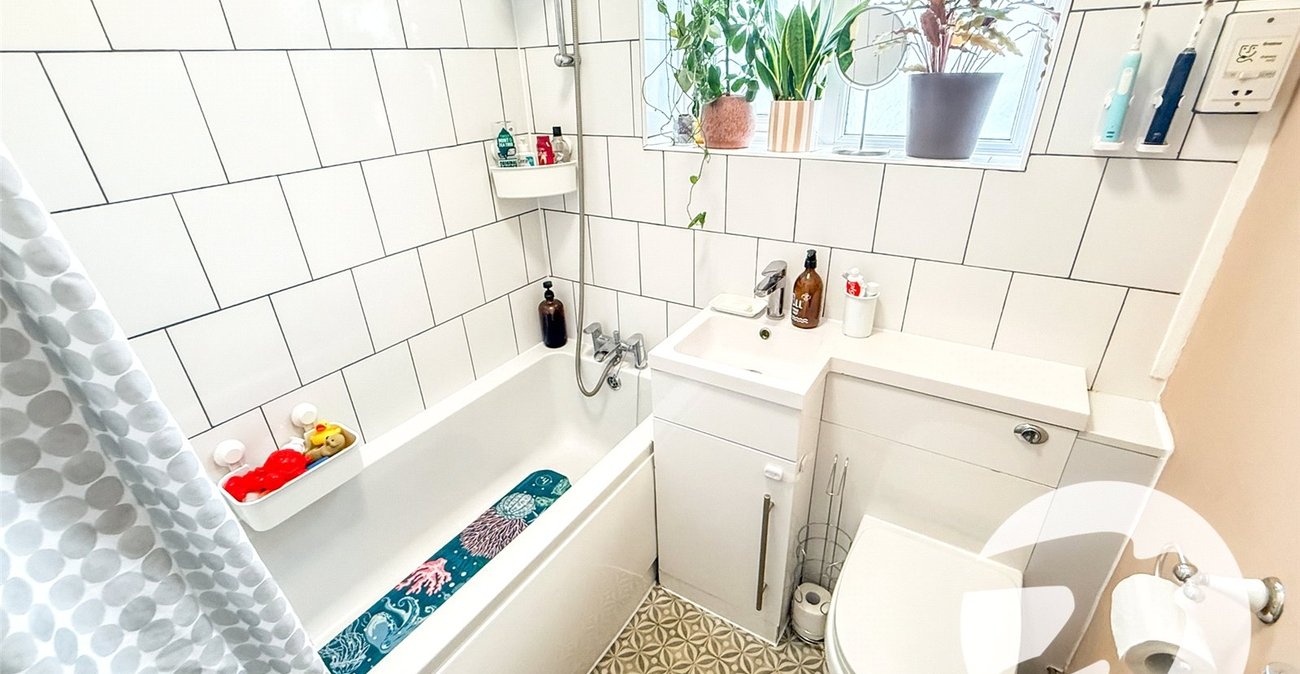 2 bedroom property for sale in London | Robinson Jackson