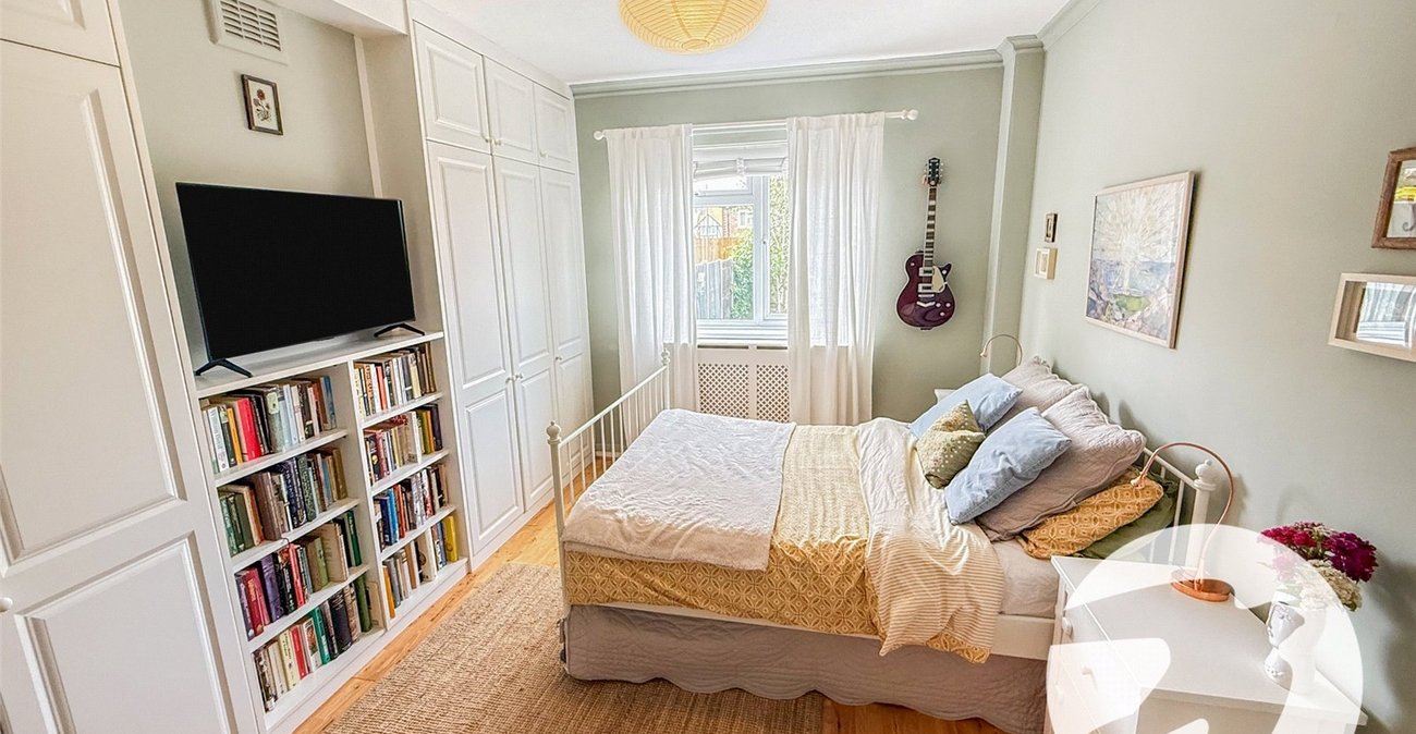 2 bedroom property for sale in London | Robinson Jackson