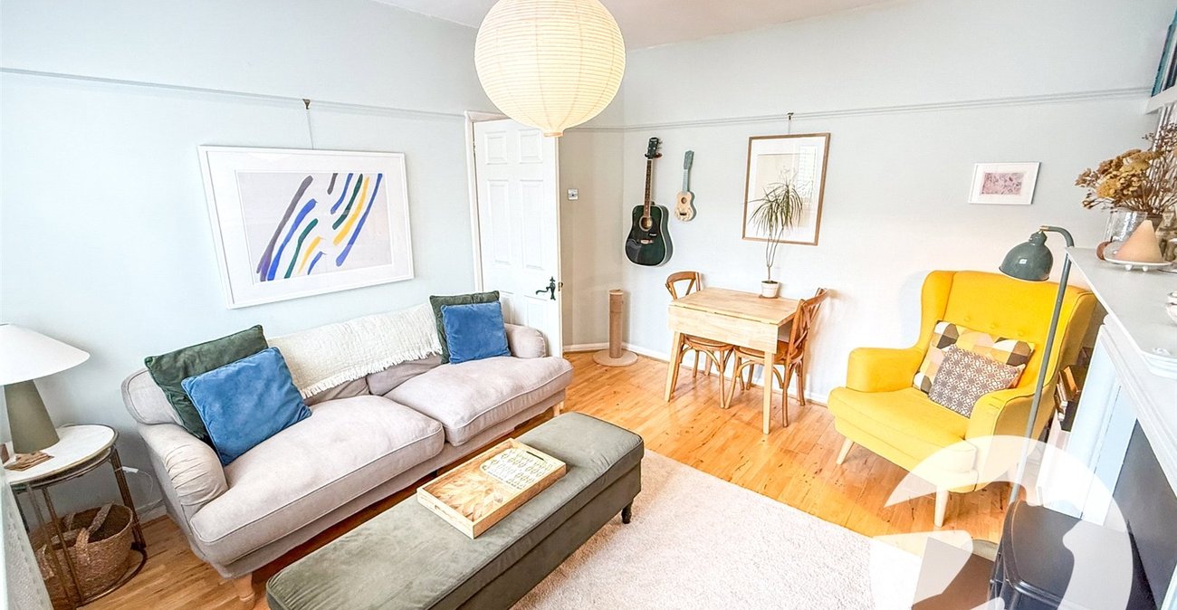 2 bedroom property for sale in London | Robinson Jackson