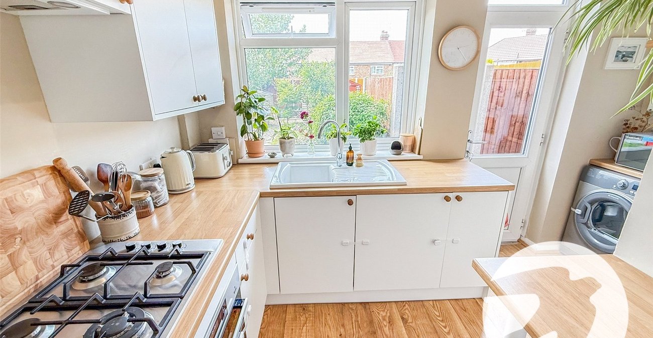 2 bedroom property for sale in London | Robinson Jackson