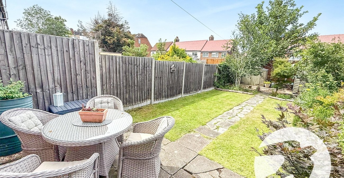 2 bedroom property for sale in London | Robinson Jackson