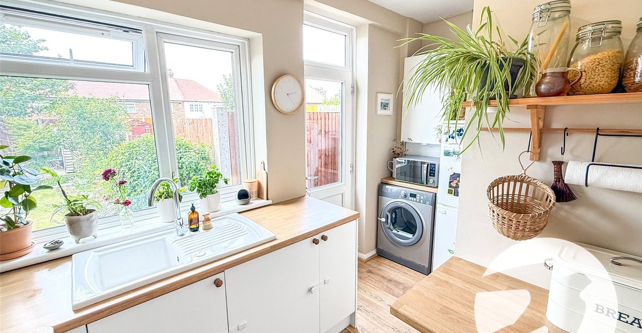 2 bedroom property for sale in London | Robinson Jackson