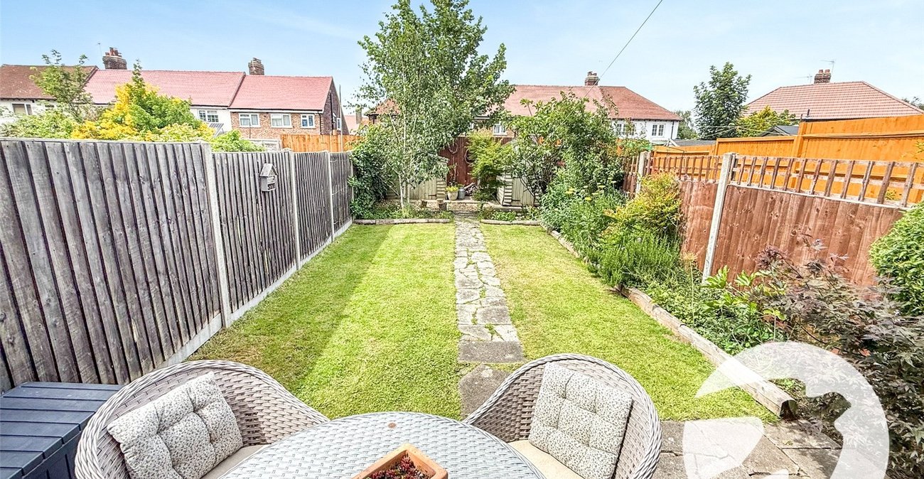 2 bedroom property for sale in London | Robinson Jackson