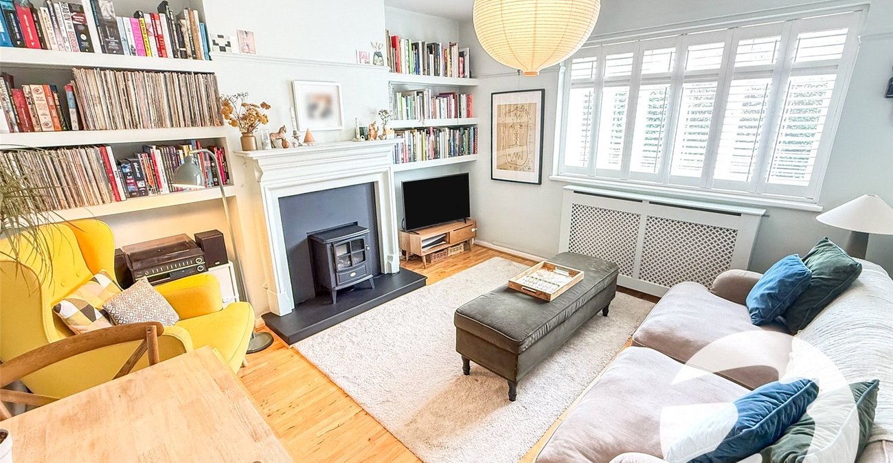 2 bedroom property for sale in London | Robinson Jackson