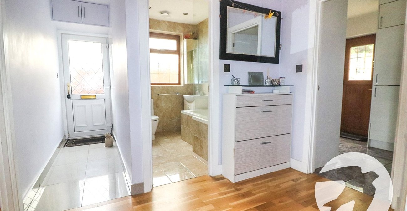 4 bedroom bungalow for sale in Bexleyheath | Robinson Jackson
