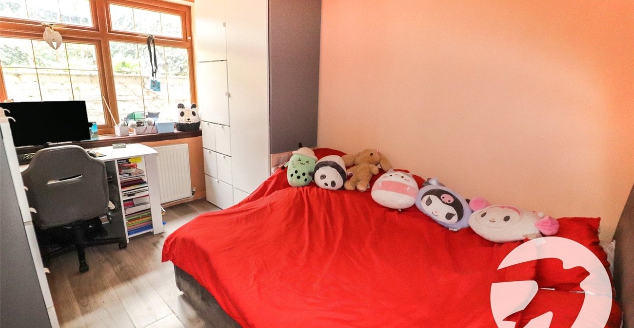 4 bedroom bungalow for sale in Bexleyheath | Robinson Jackson