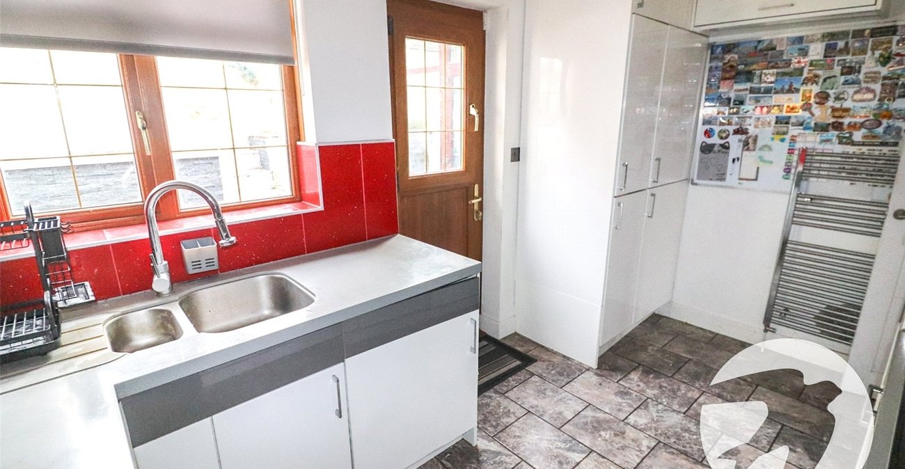 4 bedroom bungalow for sale in Bexleyheath | Robinson Jackson