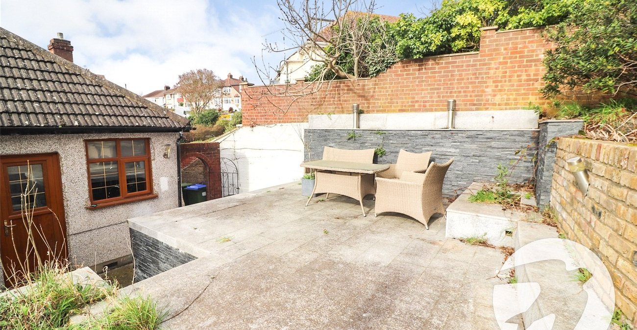 4 bedroom bungalow for sale in Bexleyheath | Robinson Jackson