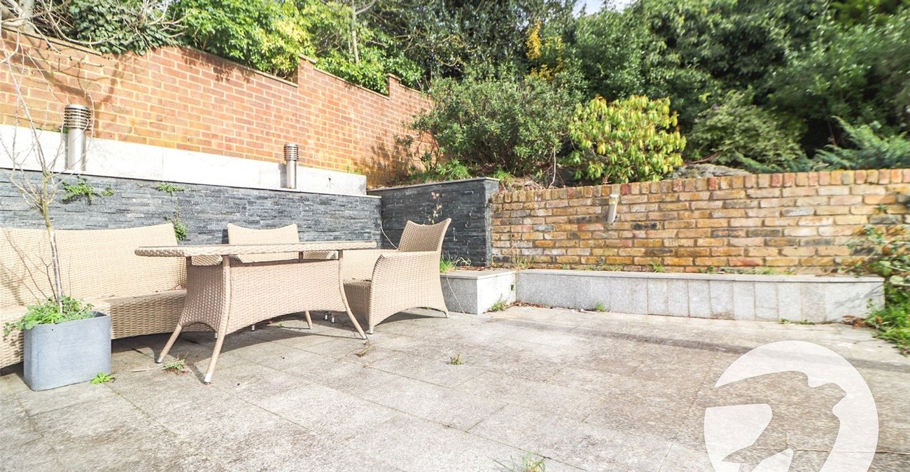 4 bedroom bungalow for sale in Bexleyheath | Robinson Jackson