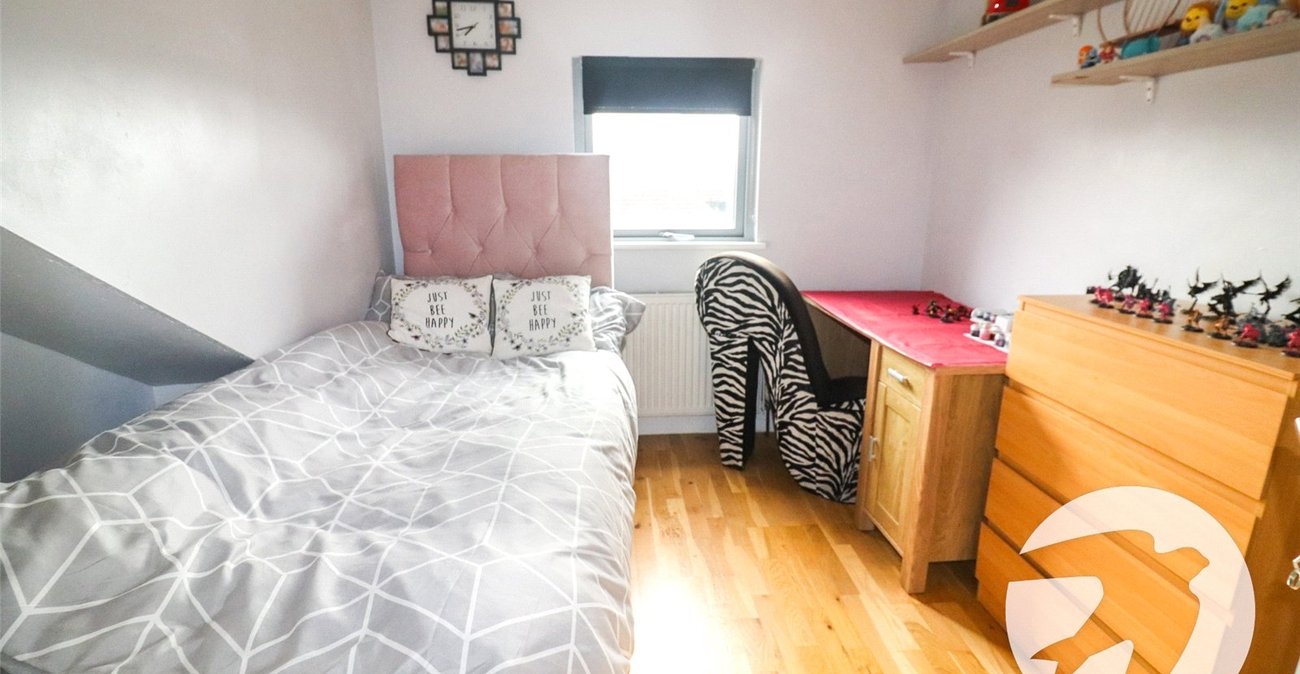 4 bedroom bungalow for sale in Bexleyheath | Robinson Jackson