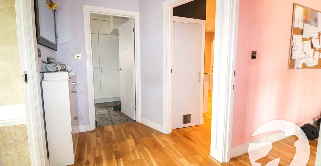 4 bedroom bungalow for sale in Bexleyheath | Robinson Jackson