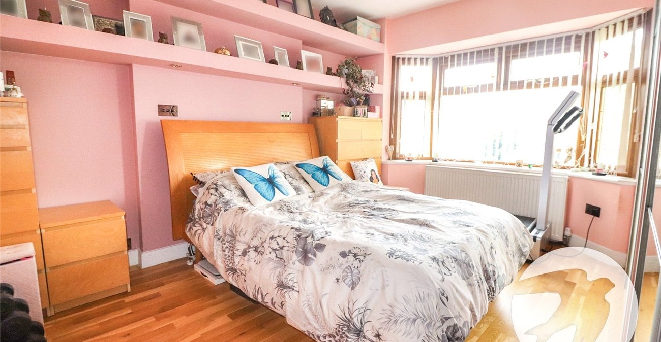 4 bedroom bungalow for sale in Bexleyheath | Robinson Jackson