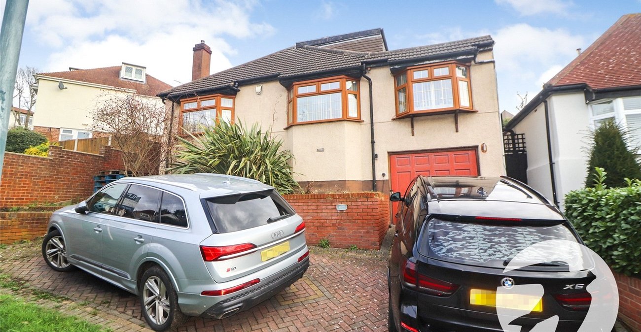 4 bedroom bungalow for sale in Bexleyheath | Robinson Jackson
