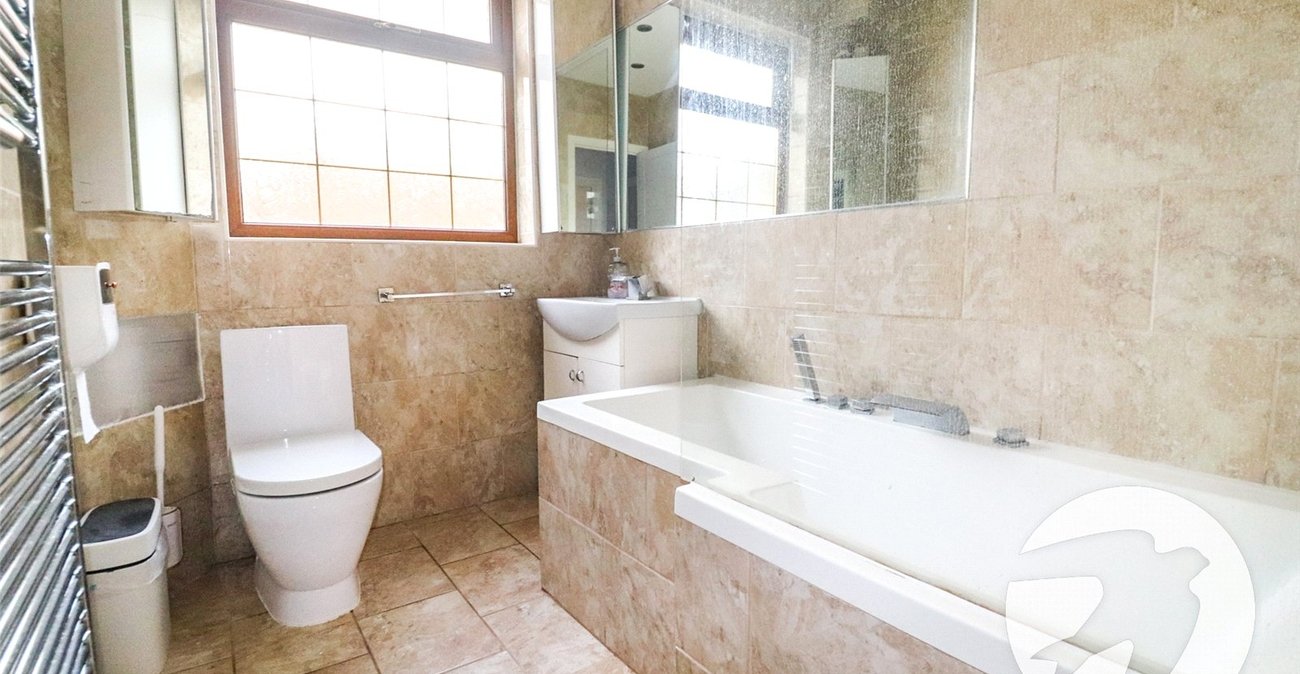 4 bedroom bungalow for sale in Bexleyheath | Robinson Jackson