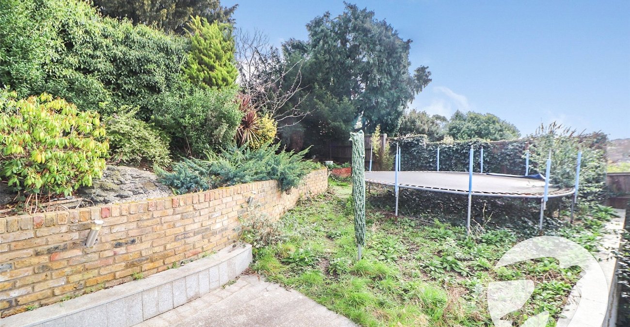 4 bedroom bungalow for sale in Bexleyheath | Robinson Jackson