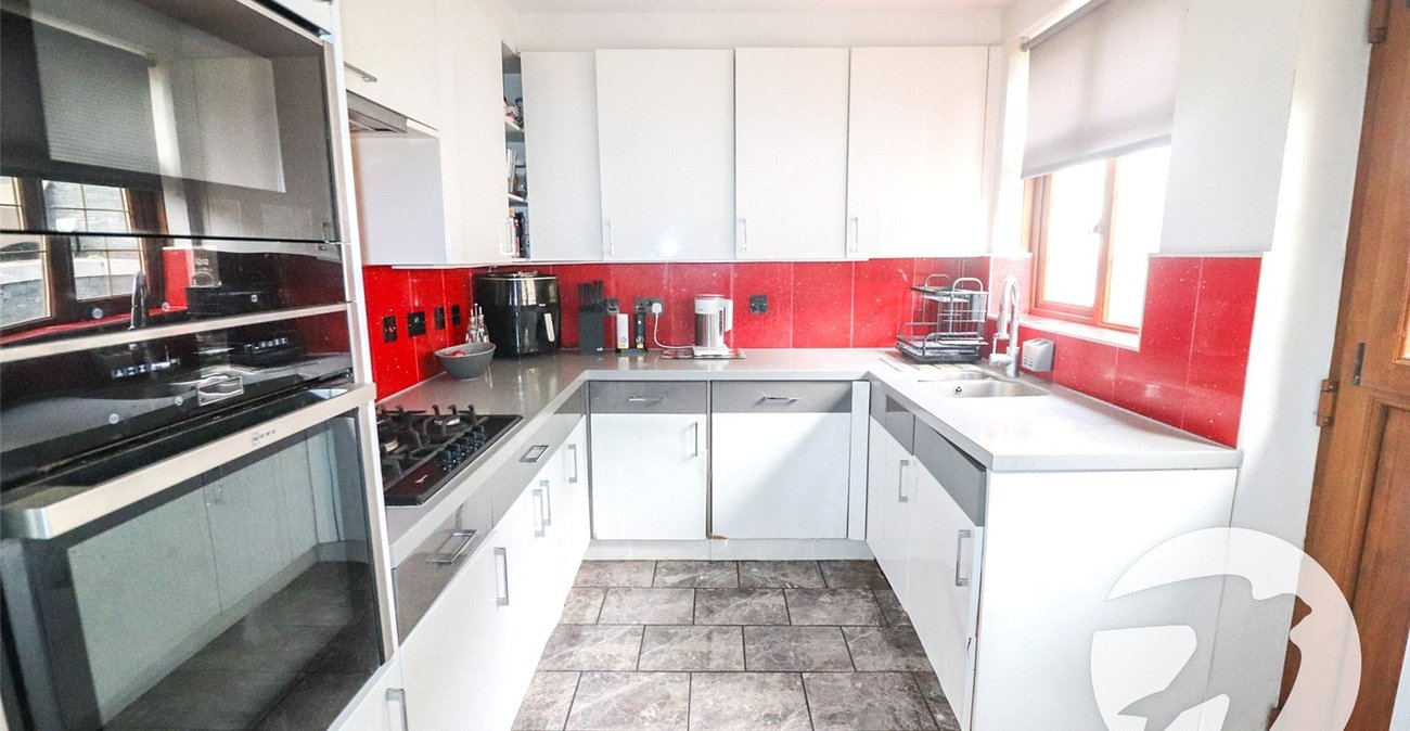 4 bedroom bungalow for sale in Bexleyheath | Robinson Jackson