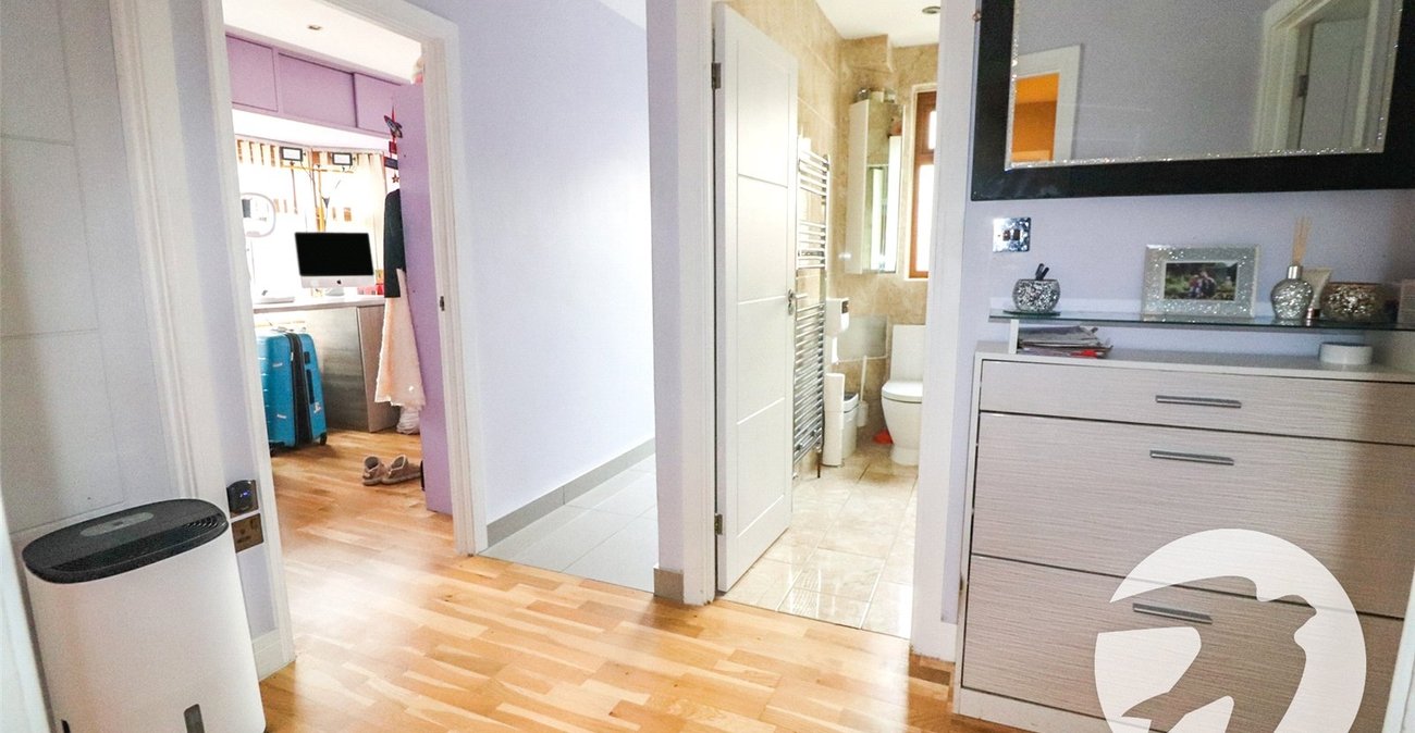 4 bedroom bungalow for sale in Bexleyheath | Robinson Jackson