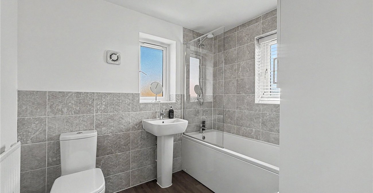 4 bedroom house for sale in Rainham | Robinson Michael & Jackson