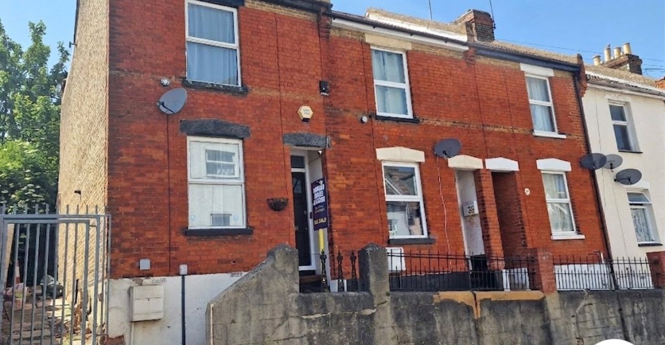 2 bedroom house for sale in Rochester | Robinson Michael & Jackson
