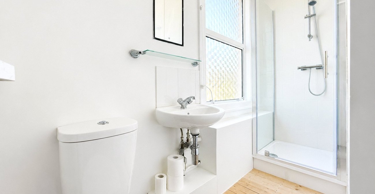 2 bedroom property for sale in London | Robinson Jackson